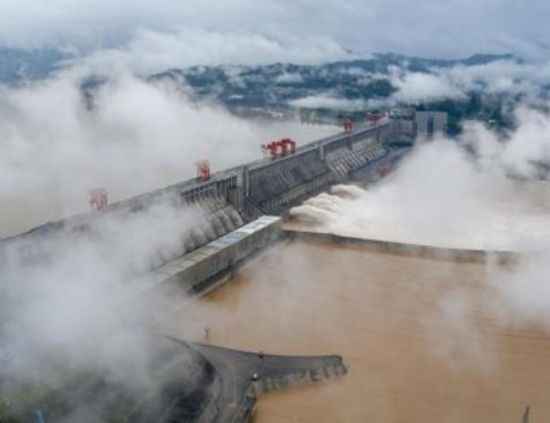  الصين تدمر سدا لإطلاق مياه الفيضانات