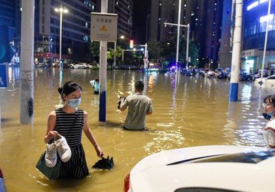 بسبب الفيضانات.. إغلاق طرق سريعة وتعليق رحلات القطار بمقاطعة خبي الصينية