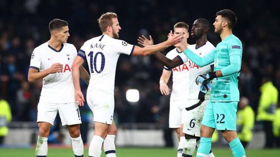 توتنهام يفوز على كولشيستر بثلاثية نظيفة