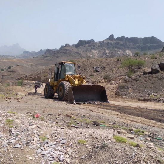 فتح الطرق المتضررة من السيول في المسيمير لحج