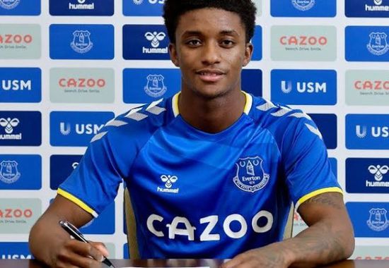 ايفرتون يتعاقد مع ديماري جراي