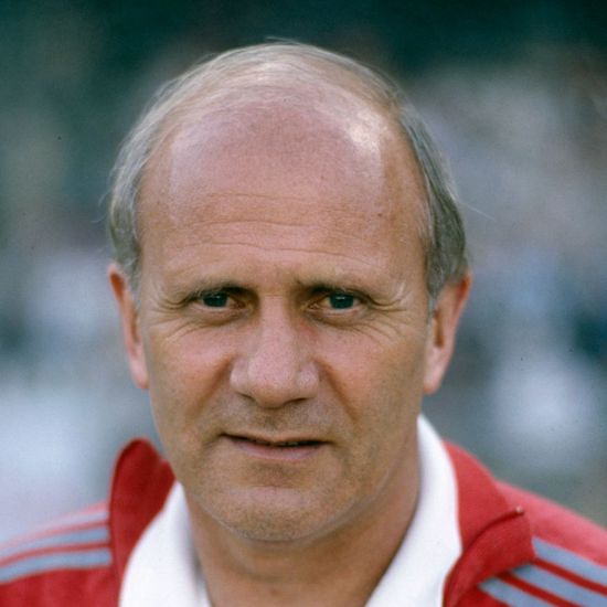 وفاة مايك سميث مدرب منتخب مصر الأسبق