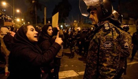 استمرارا للقمع الإيراني.. قتيلان وجرحى من المتظاهرين