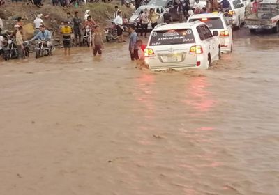 إنقاذ أسرة من الغرق في سيول توّنة