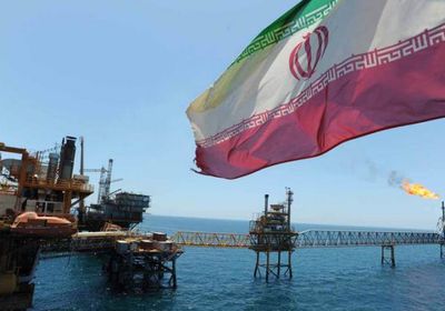 أمريكا تتجه لفرض عقوبات على مبيعات النفط الإيراني للصين