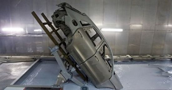 "تويوتا اليابانية" تعلق العمل بمصانع الشركة في تايلاند