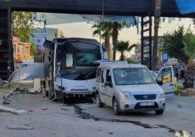 روسيا: مقتل شخصين وإصابة 19 في تصادم حافلة سياحية
