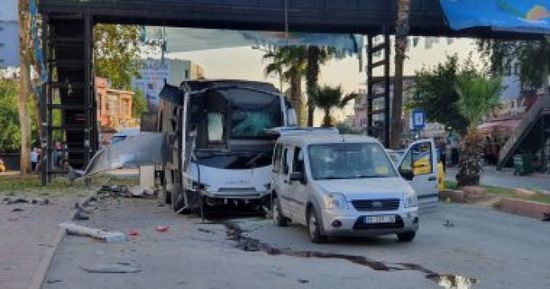 روسيا: مقتل شخصين وإصابة 19 في تصادم حافلة سياحية