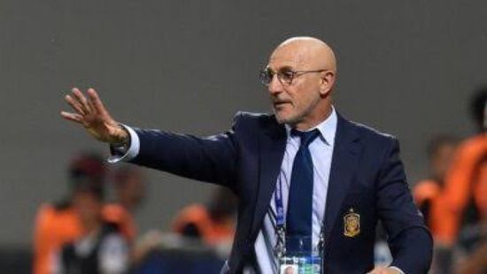 مدرب اسبانيا: طاهر محمد طاهر استحق الطرد