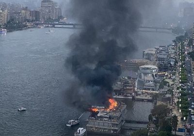  مصر.. إخماد حريق ضخم شب في مركب على النيل