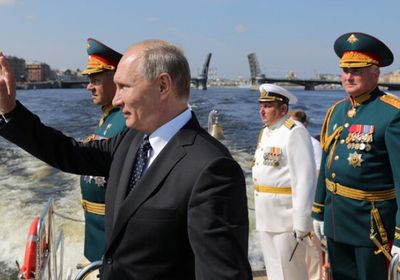  عرض عسكري روسي احتفالا بيوم الأسطول البحري