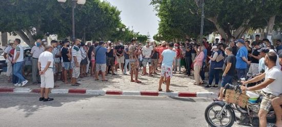 الهتافات تدوي في تونس للمطالبة برحيل الغنوشي