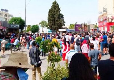 متظاهرون يقتحمون مقر حركة النهضة الإخوانية بجنوب تونس