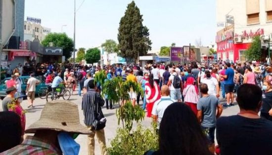 متظاهرون يقتحمون مقر حركة النهضة الإخوانية بجنوب تونس