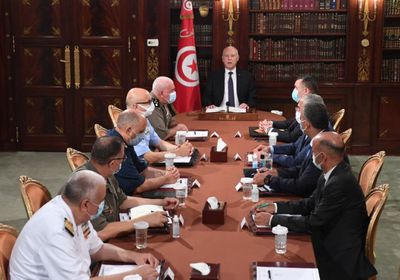  الرئيس التونسي: من يطلق رصاصة واحدة سيطلق عليه الجيش وابلًا من الرصاص
