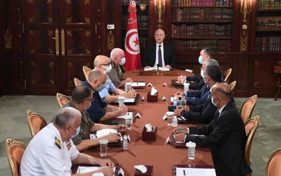  الرئيس التونسي: من يطلق رصاصة واحدة سيطلق عليه الجيش وابلًا من الرصاص