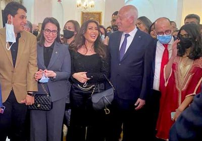 الفنانة لطيفة تدعم قرارات الرئيس التونسي