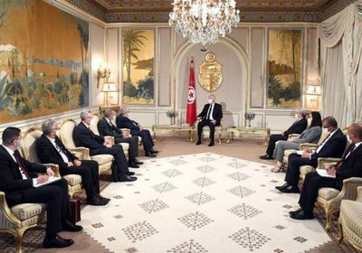 الرئيس التونسي يستقبل وزير الخارجية الجزائري (تفاصيل)