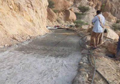 "انتقالي شبوة" يشارك في ترميم طريق عقبة ثرة بالروضة