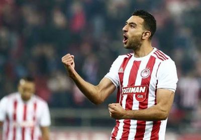 كوكا يقود هجوم أولمبياكوس في دوري الأبطال