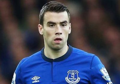 إيفرتون يجدد عقد قائده حتى 2023