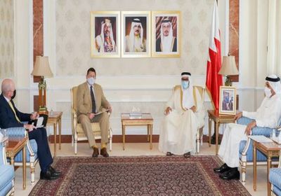 البحرين وبريطانيا يناقشان سبل تطوير العلاقات
