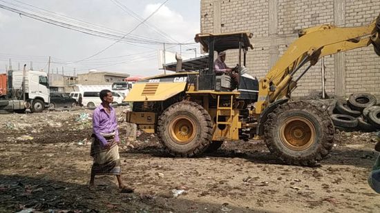 "نظافة ردفان" يرفع المخلفات من عدة أحياء