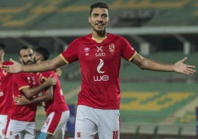 محمد شريف يقود هجوم الأهلي أمام أسوان