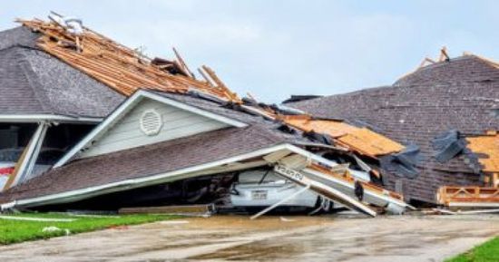  إعصار قوي يدمر مباني بولاية بنسلفانيا الأمريكية