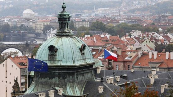 التشيك توافق على برنامج مساعدة المترجمين الأفغان