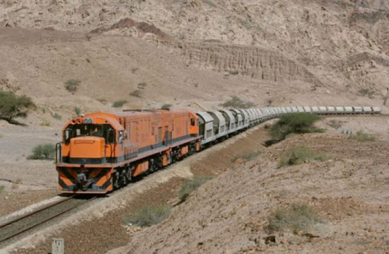 لأول مرة خلال عام.. تونس تنقل شحنات فوسفات بالقطار