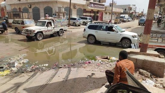 وسط تجاهل إخواني.. مياه الصرف الصحي تُغرق عتق