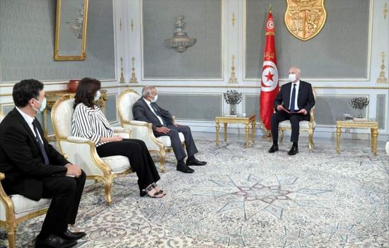  الرئيس التونسي يدعو البنوك لخفض نسبة الفائدة