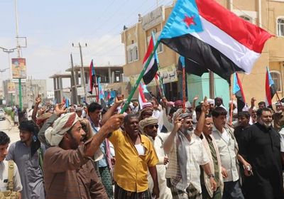 متظاهرو المهرة ينددون باستهداف الشرعية لأمنها