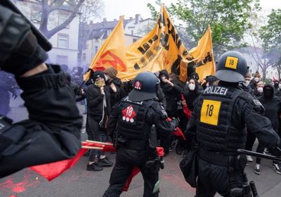 أنصار "كويردنكر" الرافضون لإجراءات كورونا يشتبكون مع الشرطة الألمانية