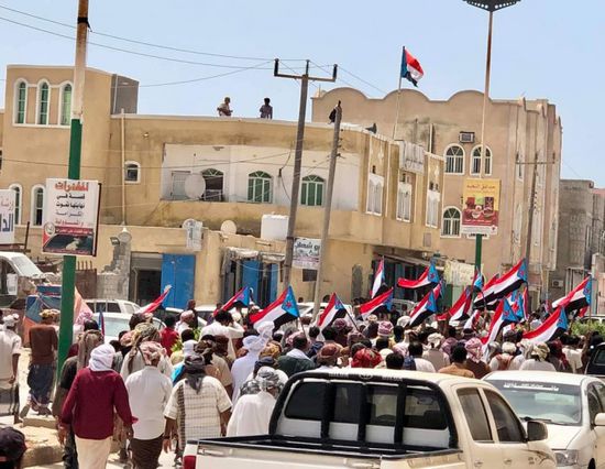  "محاصرة الشرعية الإخوانية": عصيان مدني في حضرموت.. واحتجاجات بالمهرة 