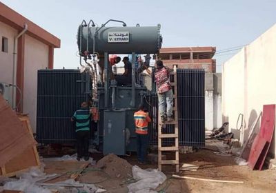 لإنهاء الانقطاعات.. تزويد كهرباء عدن بمحول جديد