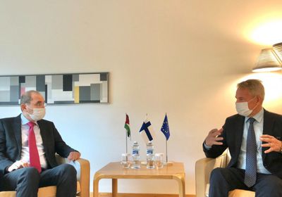 الصفدي يبحث القضايا الإقليمية مع وزير خارجية فنلندا