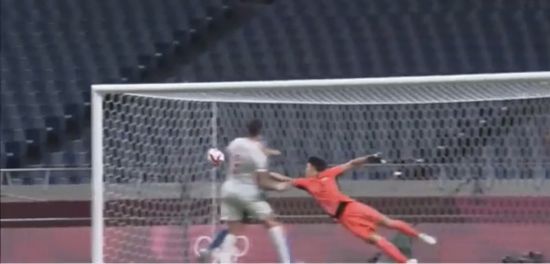 أسينسيو يصعد بإسبانيا لنهائي كرة القدم بطوكيو