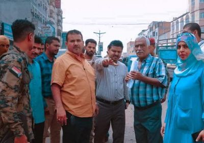 مأمور الشيخ عثمان يتفقد موقعي مشروعي طرق