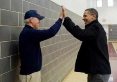 جو بايدن يوجه رسالة لباراك أوباما في عيد ميلاده