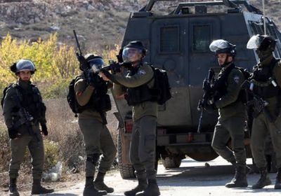 الاحتلال يعتقل 15 فلسطينيًا بالضفة الغربية