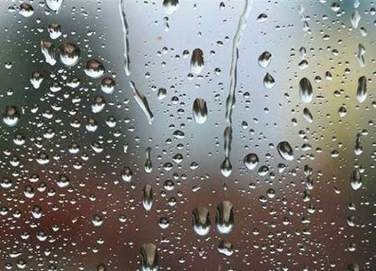 الأرصاد: أمطار رعدية وانخفاض بمدى الرؤية الأفقية