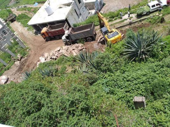 تعدي على طريق في إب.. و"الأشغال" يرفض التدخل