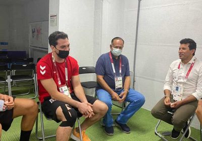  رئيس الوزراء المصري يدعم منتخب اليد قبل البرونزية