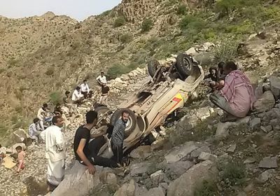 انقلاب سيارة في حالمين ونجاة ركابها