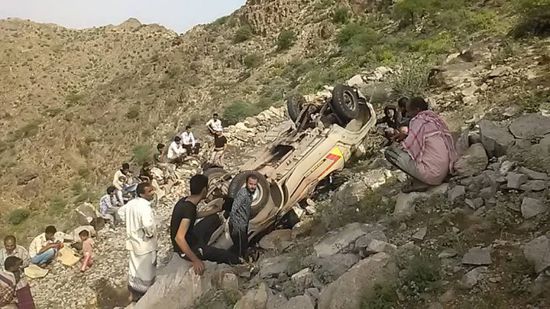 انقلاب سيارة في حالمين ونجاة ركابها