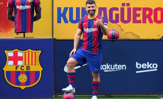 أجويرو "غاضب" من رحيل ميسي ويدرس فسخ عقده مع برشلونة