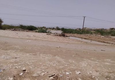 وعورة جسر عتق الأرضي ترهق السائقين بأعباء الصيانة