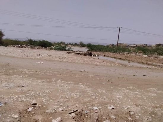 وعورة جسر عتق الأرضي ترهق السائقين بأعباء الصيانة